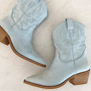 Women’s Light Blue Suede Western Ankle Boots US 7.5 Pointed Toe Cowboy Booties